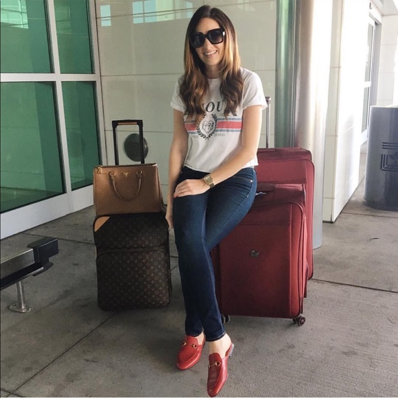 Meet your Posher, Olivia - Picture 5 of 8